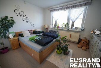 Ref. No. 05979 We offer for sale spacious two-generation co-op apartment of layout 4+1 with…