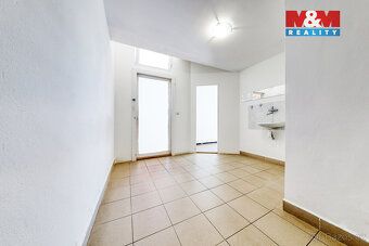 Máme zde jedinečnou příležitost na koupi komerčního přízemní