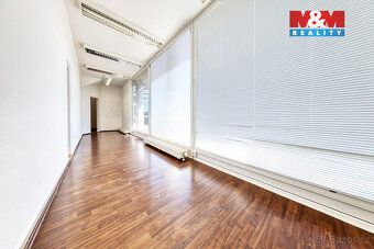 Máme zde jedinečnou příležitost na koupi komerčního přízemní
