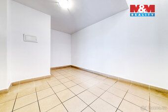 Máme zde jedinečnou příležitost na koupi komerčního přízemní