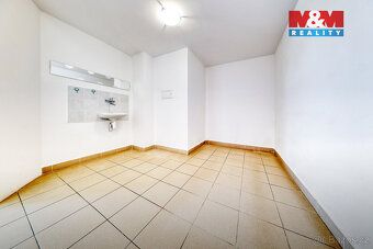 Máme zde jedinečnou příležitost na koupi komerčního přízemní