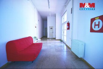 Nabízíme k dlouhodobému pronájmu kancelář o velikosti 16 m²,