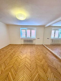 Nabízím k pronájmu prostorný byt o dispozici 2+1 se třemi sa