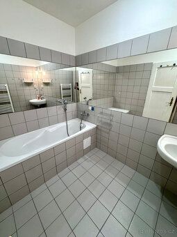 Nabízím k pronájmu prostorný byt o dispozici 2+1 se třemi sa