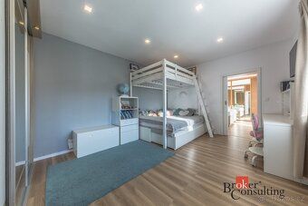 Prodej rodinného domu 291 m2, pozemek 735 m2, Zlonín, Praha 