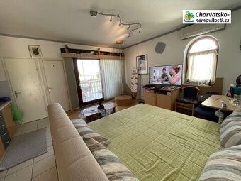 CHORVATSKO-NEMOVITOSTI.cz nabízí apartmán v atraktivní lokal