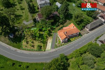 Máme pro vás rodinný dům 4+1 v obci Lipová. Výhodou domu je,
