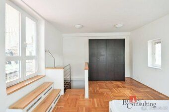 Prodej podkrovního mezonetového bytu 3kk (110m2) s velkou te