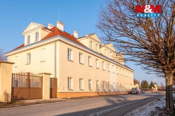 Nabízíme k pronájmu krásný podkrovní jižně orientovaný byt 1