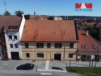 Nabízíme k pronájmu prostornou restauraci o užitné ploše 300