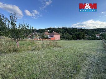 Nabízíme k prodeji atraktivní pozemek k bydlení na okraji ob