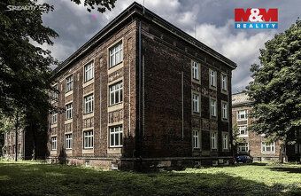 Nabízíme k pronájmu prostorný a moderní byt o dispozici 2+kk