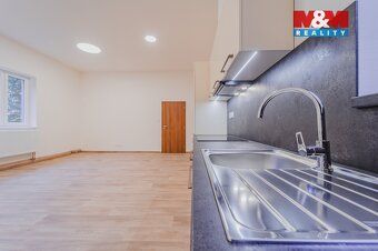 Nabízíme k pronájmu prostorný a moderní byt o dispozici 2+kk