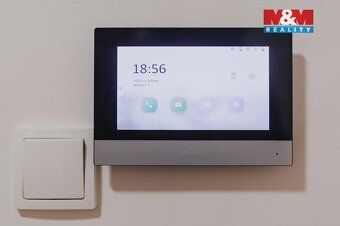 Nabízíme k pronájmu prostorný a moderní byt o dispozici 2+kk