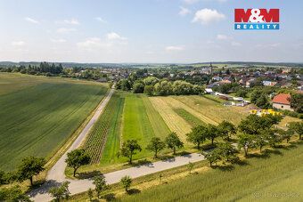 We offer for sale a plot of land with total area of 872 m2 in the village of Ve