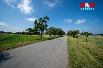 We offer for sale a plot of land with total area of 872 m2 in the village of Ve
