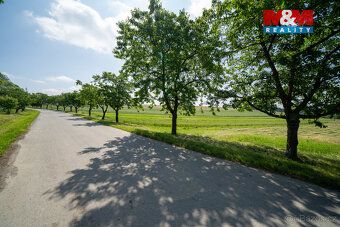 We offer for sale a plot of land with total area of 872 m2 in the village of Ve