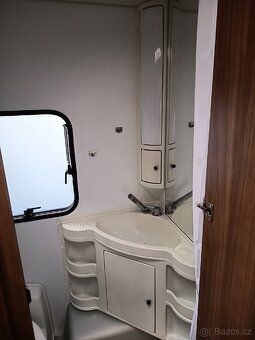 Nabízím k zapůjčení komfortní čistý karavan Adria pro 4-5 os