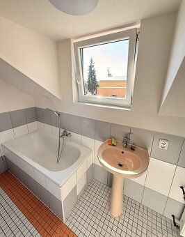 🏡 Mezonetový byt 2+kk (46 m²) k pronájmu – Říčany u Prahy, u