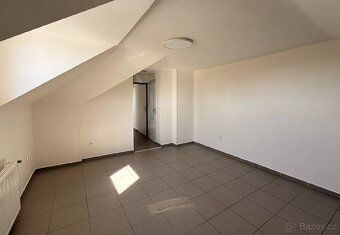 🏡 Mezonetový byt 2+kk (46 m²) k pronájmu – Říčany u Prahy, u