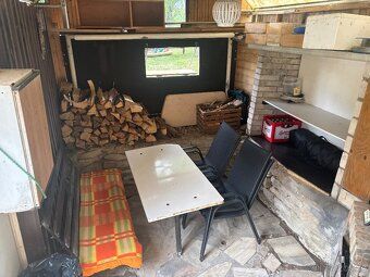 🌳 Zahrada s chatou na krásném slunném místě – 495 m² 🌞 Lokal