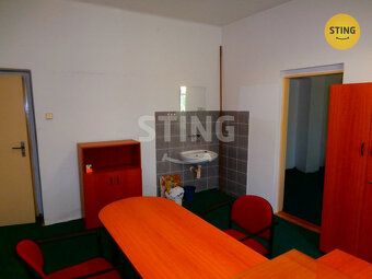We offer exclusively for rent an office on the first floor of 25 sqm