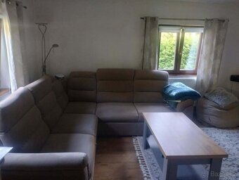 Heating by gas boiler, 3 smaller bedrooms, living room, kitchen, 2 bathrooms. Real estate agencies should not call!