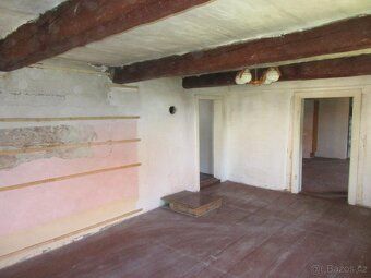 We offer for sale a historically protected farmstead in Rašovice near Litoměřice