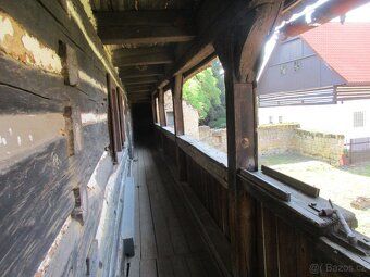 We offer for sale a historically protected farmstead in Rašovice near Litoměřice