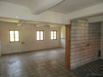 We offer for sale a historically protected farmstead in Rašovice near Litoměřice