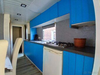 Beautiful house measuring 980 x 300 m² with bright, spacious living room featuring a corner…