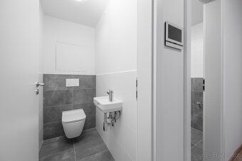 🏡 Moderní 1+kk s balkonem, parkováním a minimálními náklady 