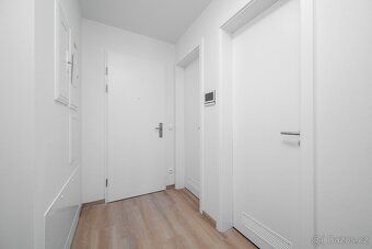 🏡 Moderní 1+kk s balkonem, parkováním a minimálními náklady 