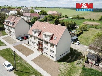 Nabízíme Vám ke koupi byt o dispozici 3+1 v obci Šumice, kte