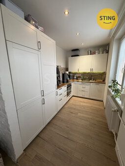 Nabízíme k pronájmu zařízený byt o dispozici 2+1 na ulici Ge