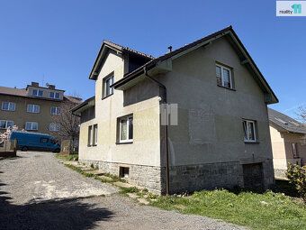 , Prodej investičního rodinného domu se čtyřmi bytovými jedn