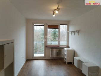 poplatky cca 4500,-kč/2 os., elektřina 1000,-Kč, plyn 300,-K