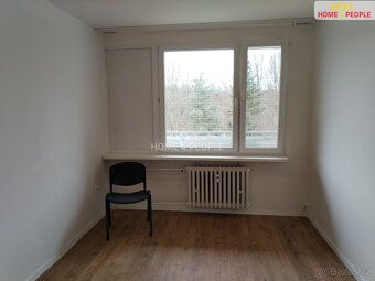 poplatky cca 4500,-kč/2 os., elektřina 1000,-Kč, plyn 300,-K
