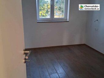 CHORVATSKO-NEMOVITOSTI.cz nabízí samostatně stojící dům s ba