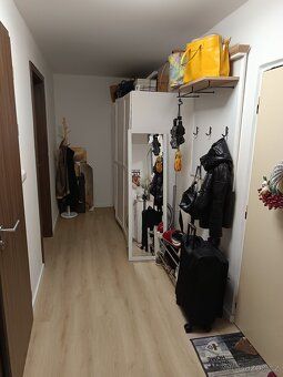 Byt se nachází v 3 patře bez výtahu, sestává z předsíně, odk