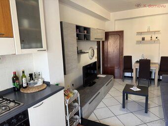 Nabízíme k prodeji světlý a útulný apartmán, který je ideáln