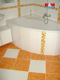 We offer for sale a spacious cooperative apartment 1+1 with balcony of