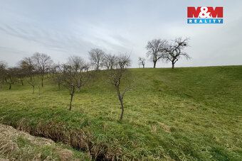 We offer for sale a garden of 901 m² located in a quiet part of the village of Bezuchov.
