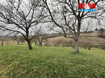 We offer for sale a garden of 901 m² located in a quiet part of the village of Bezuchov.
