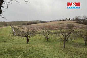 We offer for sale a garden of 901 m² located in a quiet part of the village of Bezuchov.