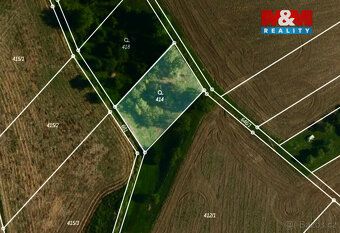 We offer for sale a garden of 901 m² located in a quiet part of the village of Bezuchov.