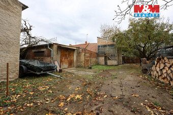 Nabízíme k prodeji podsklepený rodinný dům v klidné části ob