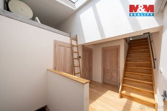 We offer for sale a spacious 4+kk apartment with usable area of 113 m²