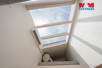 We offer for sale a spacious 4+kk apartment with usable area of 113 m²