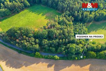 We offer for purchase a set of 4 plots totaling 2833 sqm in the cadastral area of Drevcice.